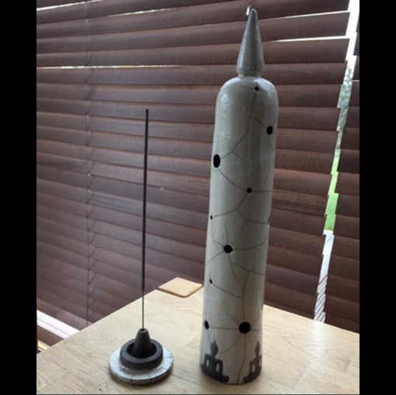 Colonne brûle encens