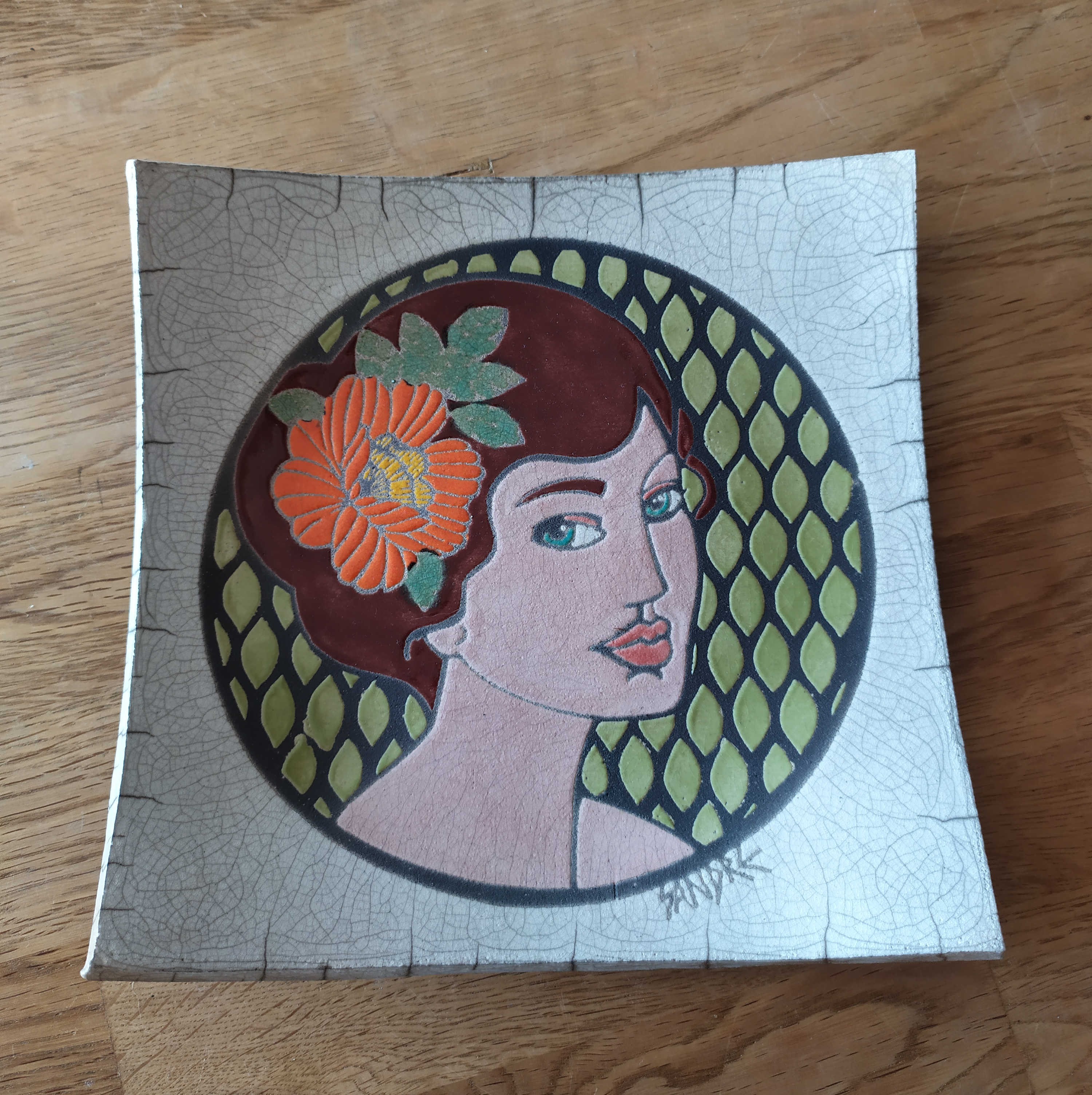 Plat avec motif Sandre